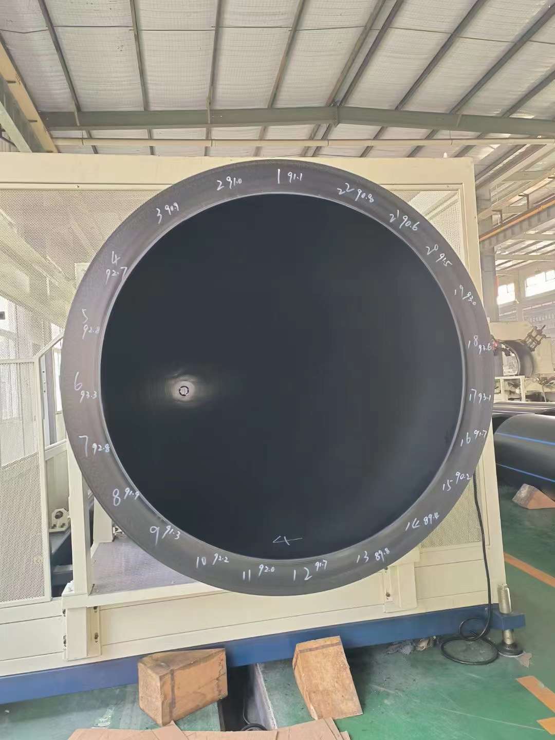 Трубы большой толщины и большого диаметра: как избежать провисания при экструзии труб